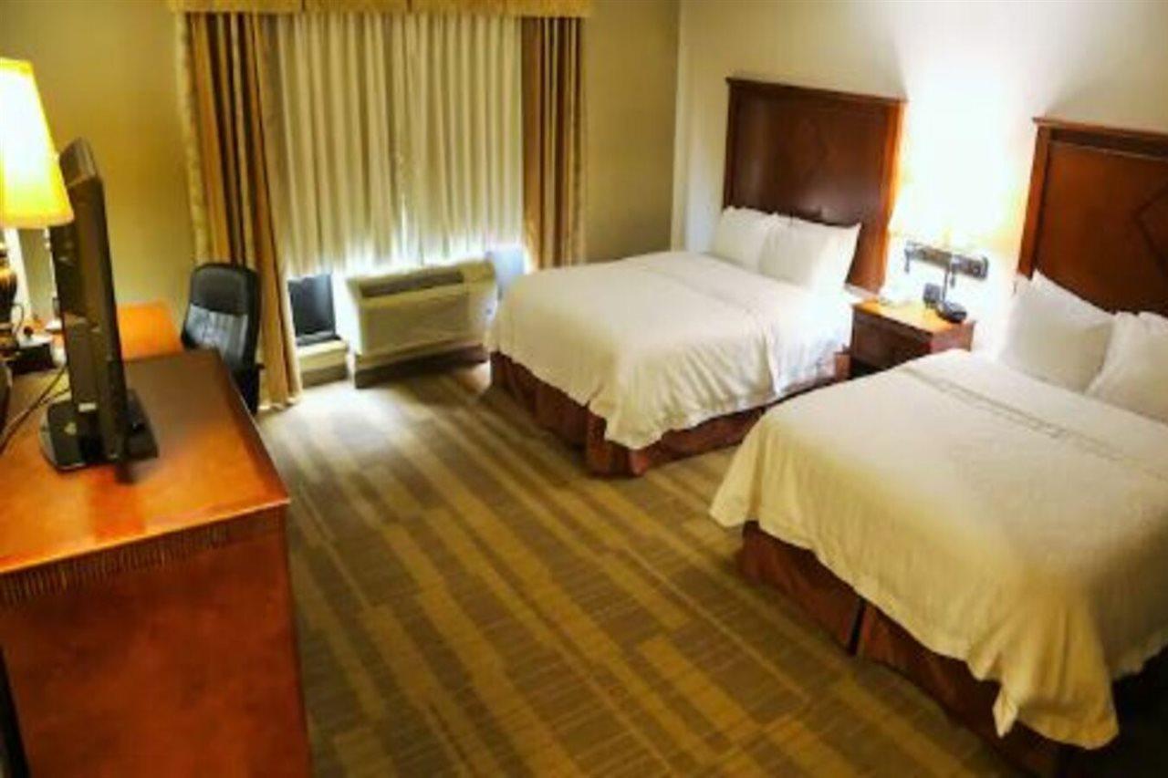 Hampton & Hotel