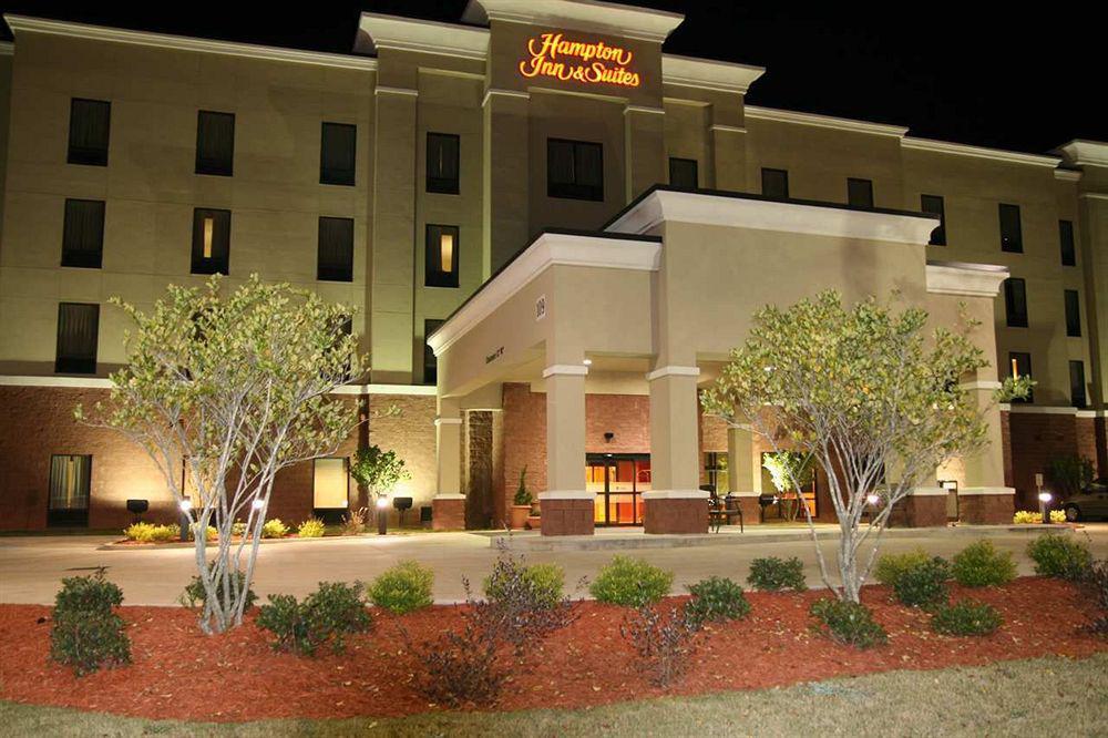 Hampton & Hotel