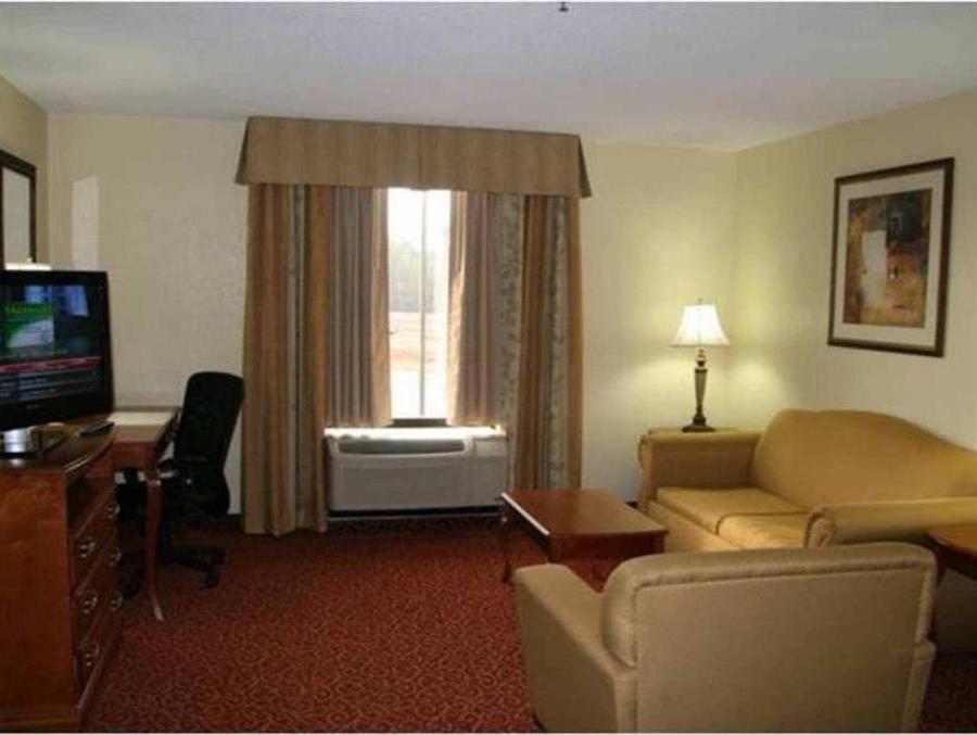 Hampton & Hotel 3*