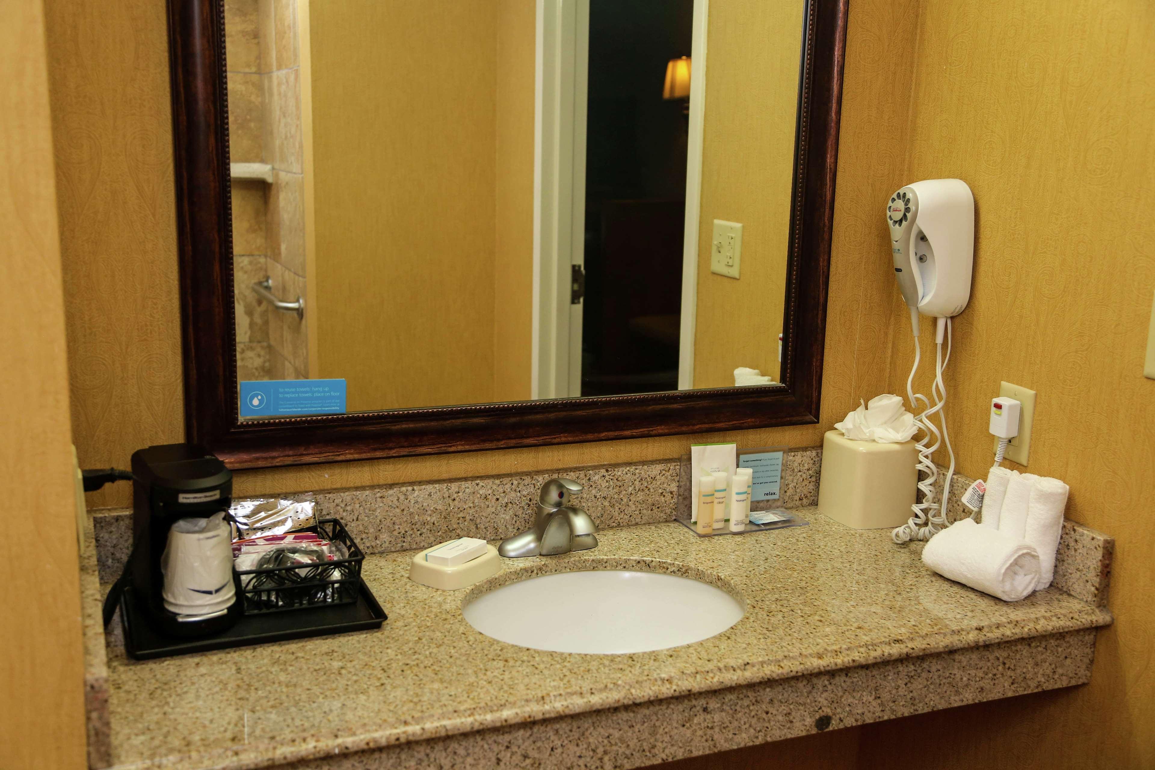 Hampton & Hotel