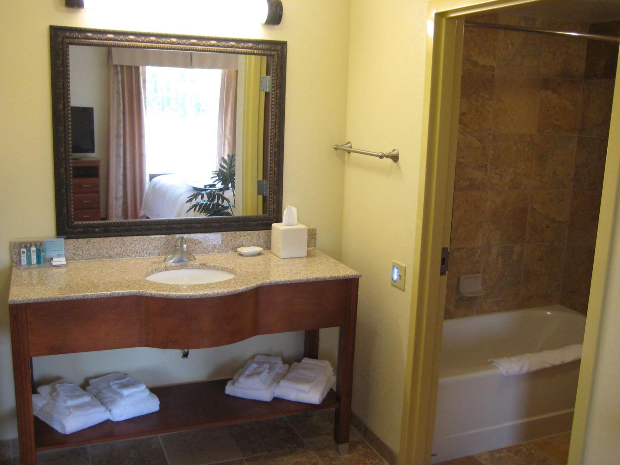 Hampton & Hotel 3*