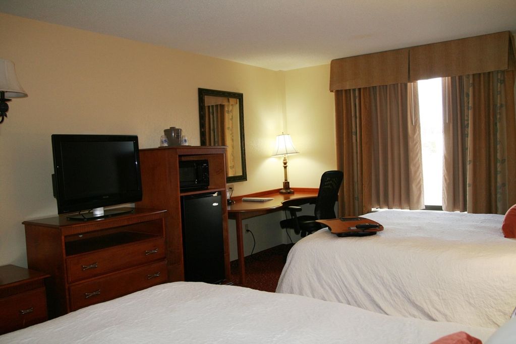 Hotel Hampton & McComb